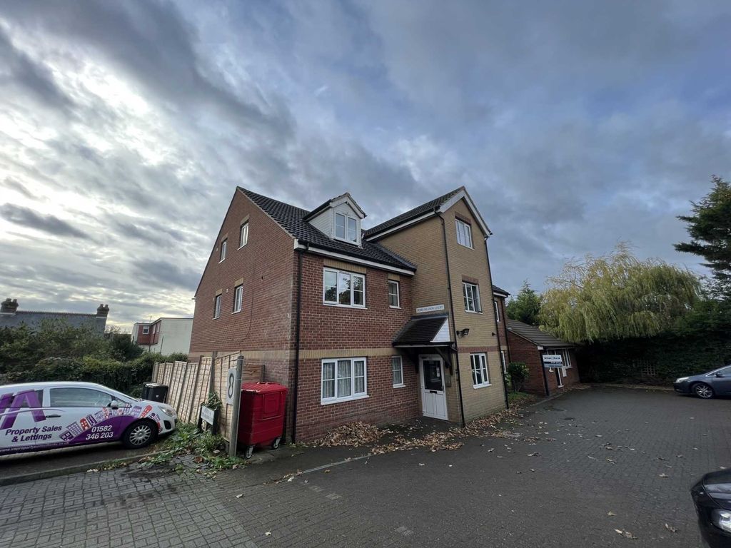 Popes Meadow, Luton LU2  