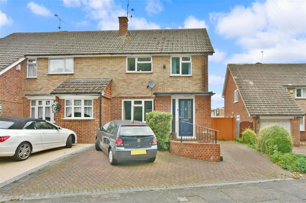 3 bed semidetached house for sale in Bayswater Drive, Rainham