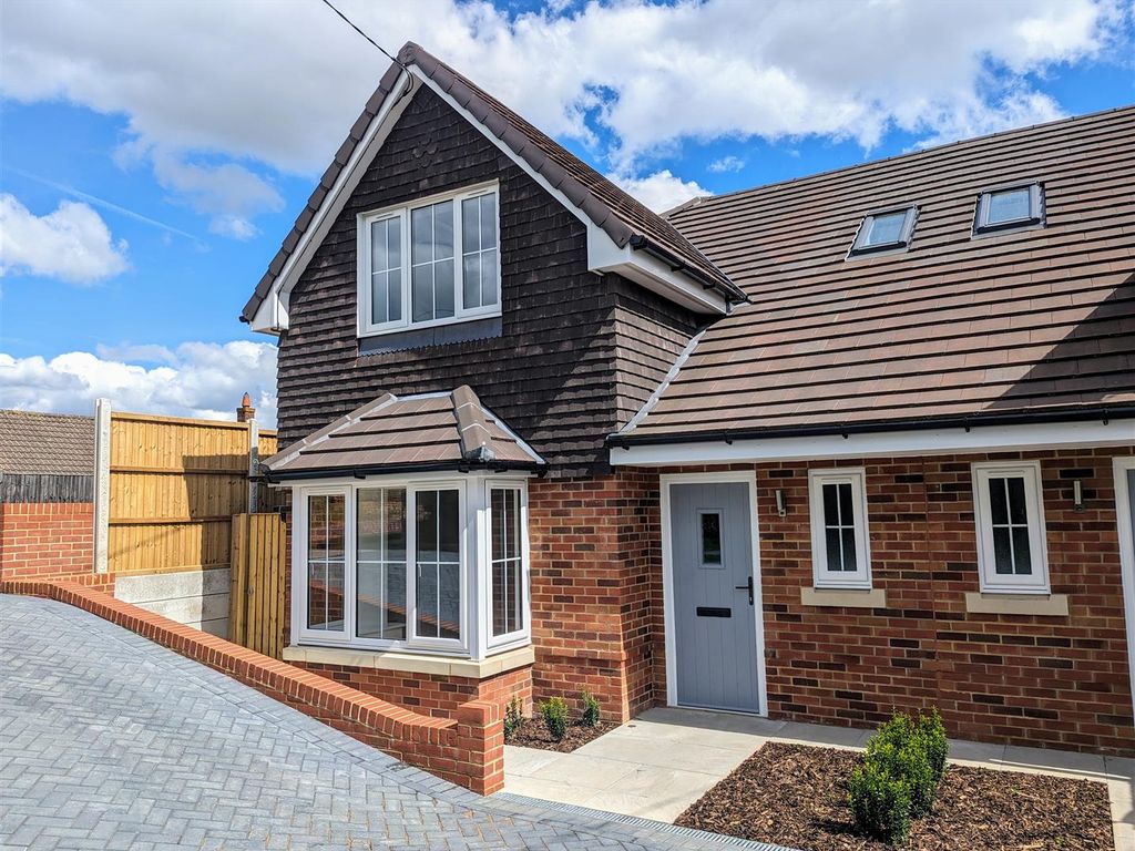New home, 3 bed semidetached house for sale in Firs Way, Basingstoke