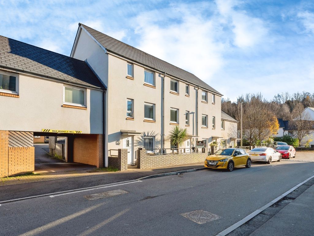 2 bed flat for sale in Phoebe Road, Copper Quarter, Pentrechwyth