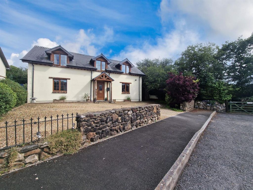 4 bed detached house for sale in Stockwell Lane, Kidwelly SA17, £