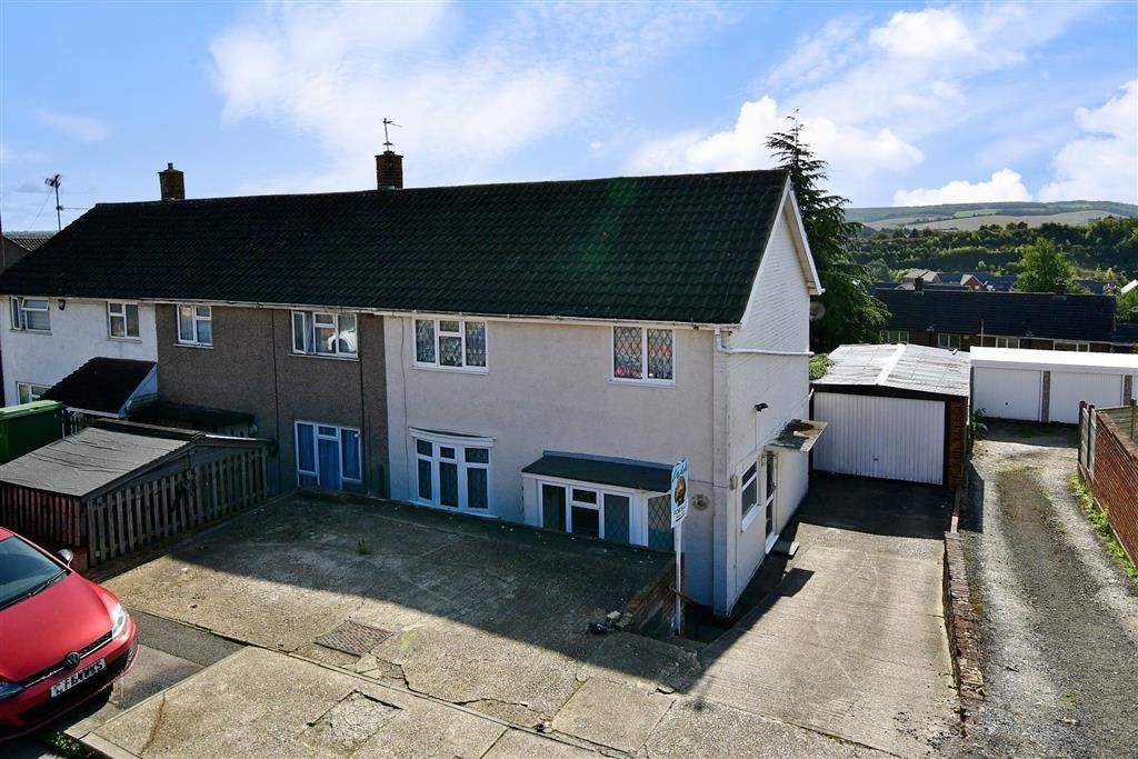 3 bed semidetached house for sale in Laburnum Road, Strood, Rochester