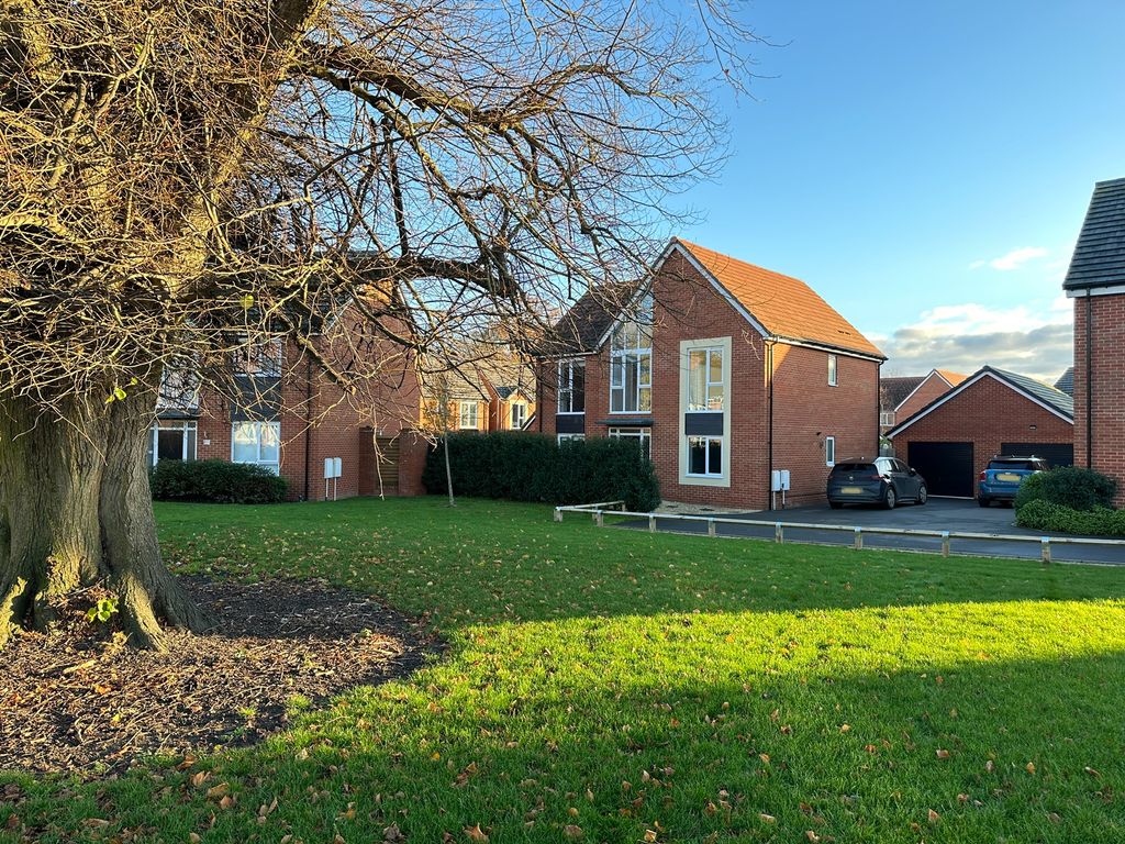 4 bed detached house for sale in Scantlebury Way, Wantage OX12, £