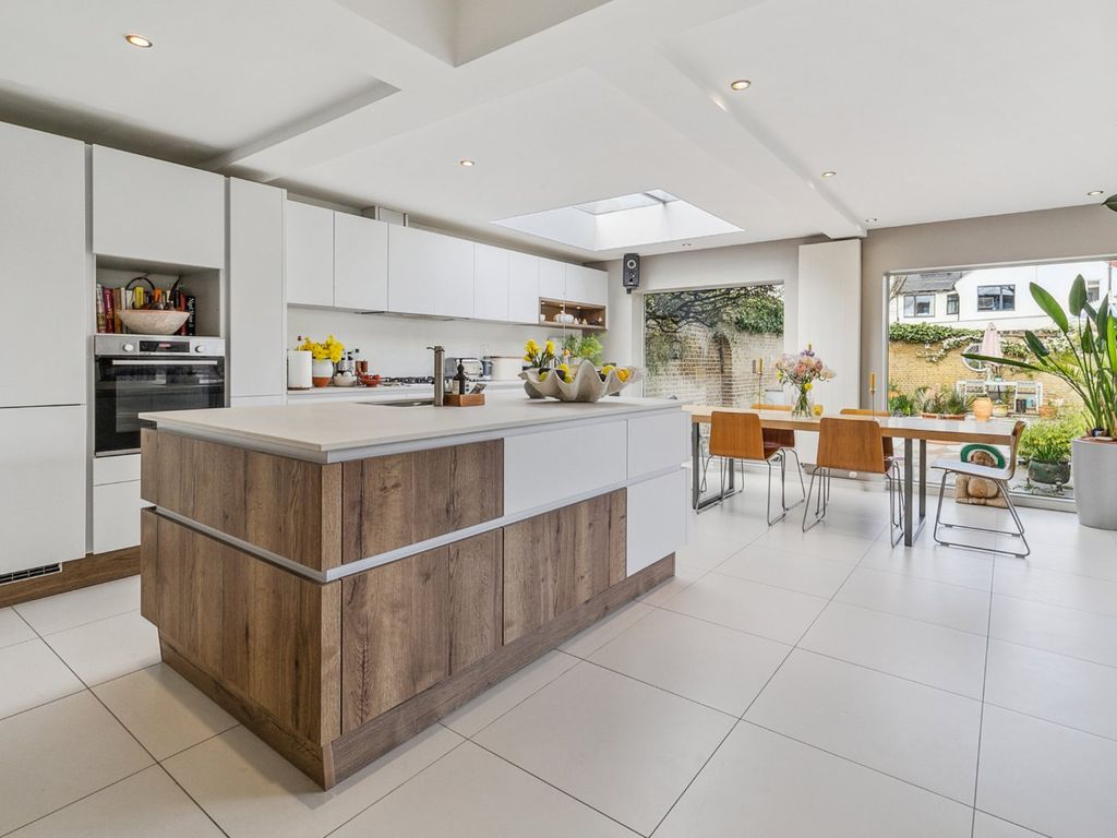 4 bed semidetached house for sale in Thurleigh Road, London SW12 Zoopla
