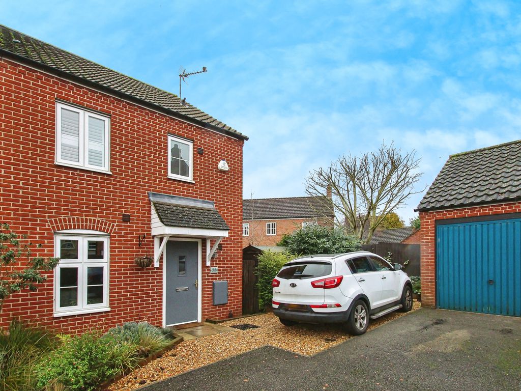 3 bed end terrace house for sale in Morley Drive, Ely, Cambridgeshire