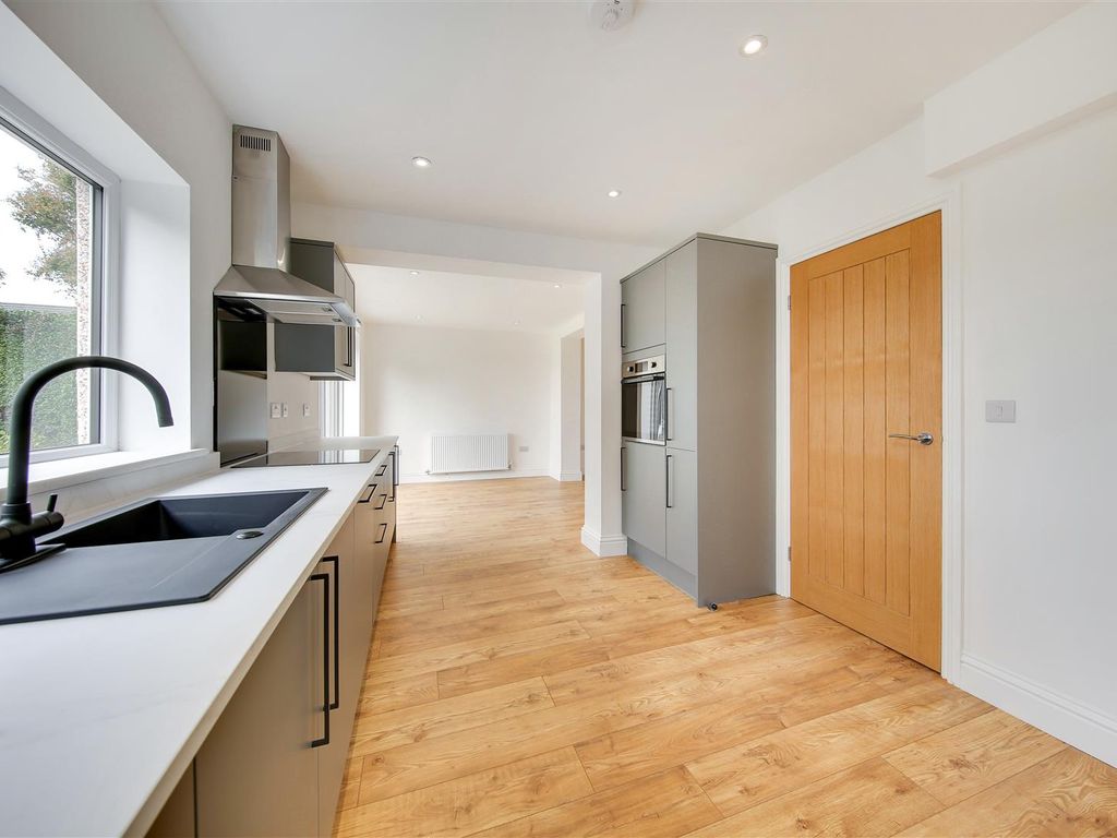 3 bed detached house for sale in North Wingfield Road, Grassmoor