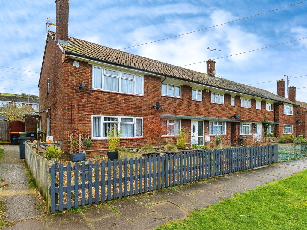 2 bed for sale in Graham Road, Dunstable, Bedfordshire LU5, £220,000 Zoopla