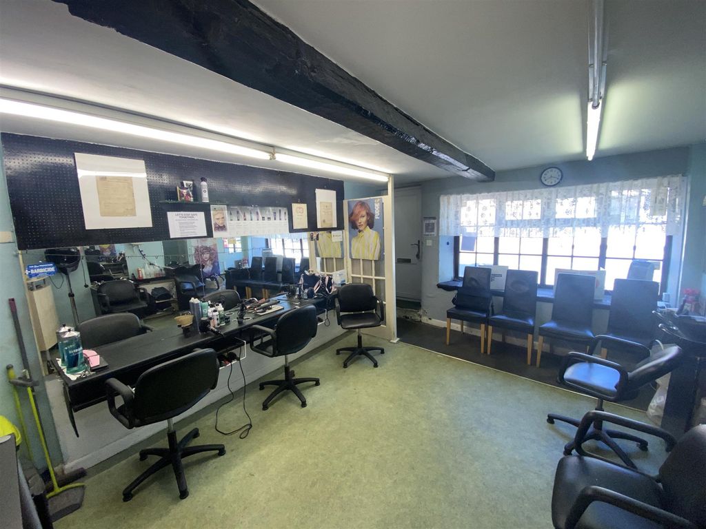 Hair Salons S8, South Yorkshire  