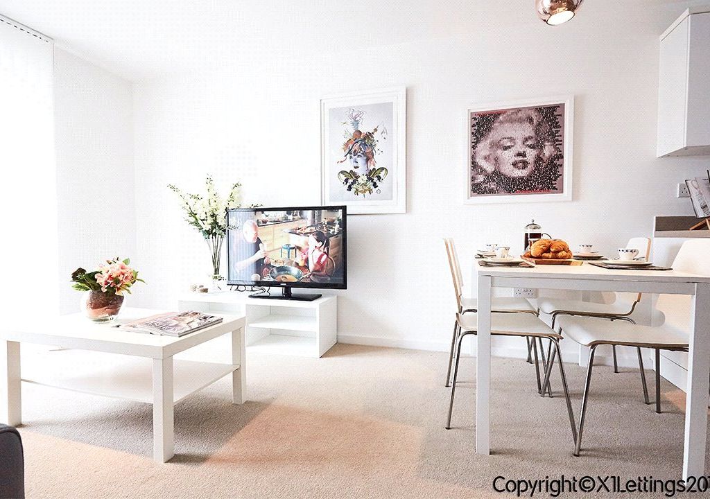 2 bed flat to rent in Endeavour House, 1B Elmira Way M5, £1,200 pcm