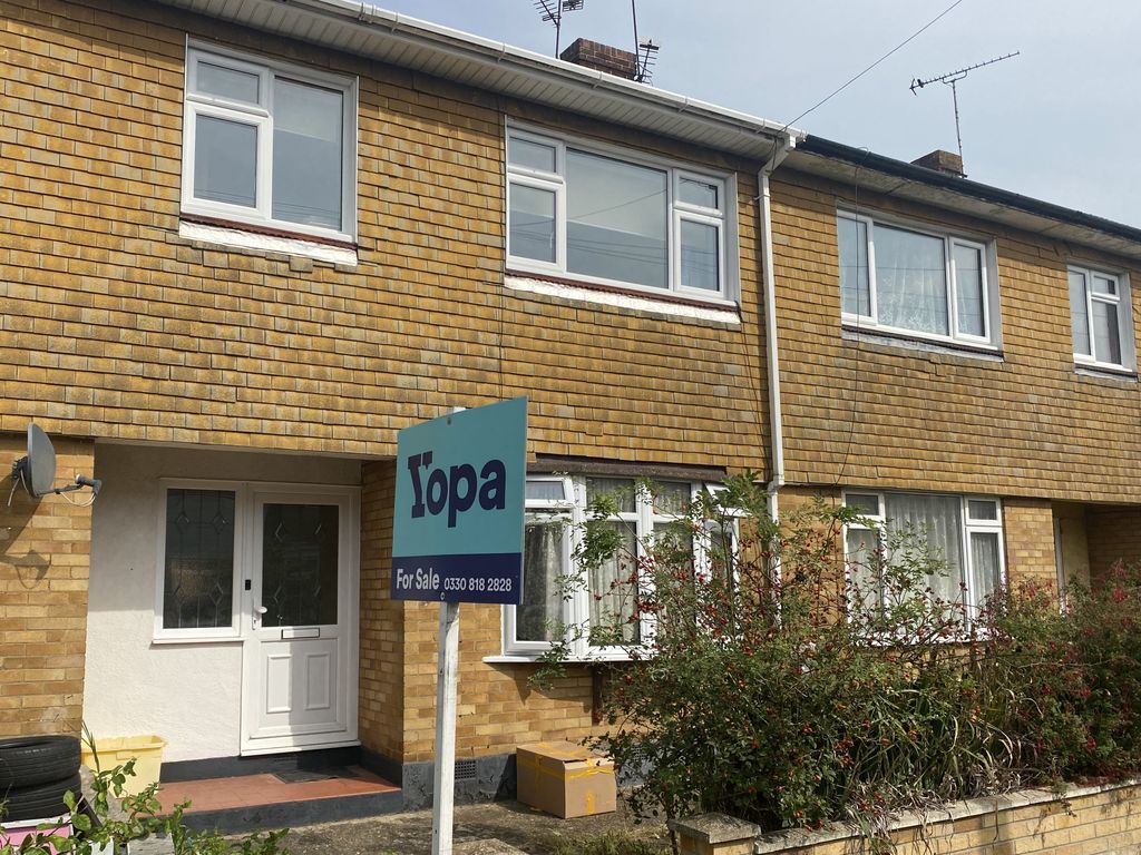 3 bed terraced house for sale in St. Johns Crescent, Canvey Island SS8