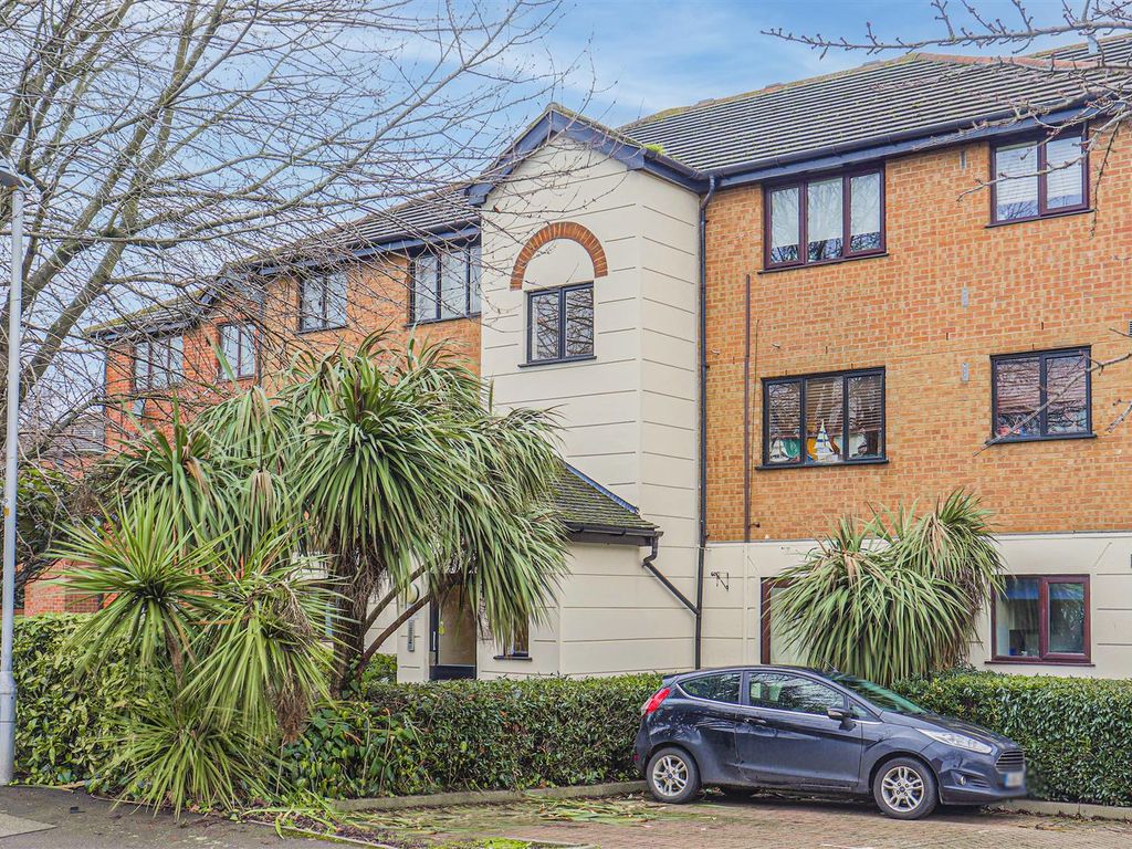 Studio for sale in Parrotts Field, Hoddesdon, Hertfordshire EN11 Zoopla