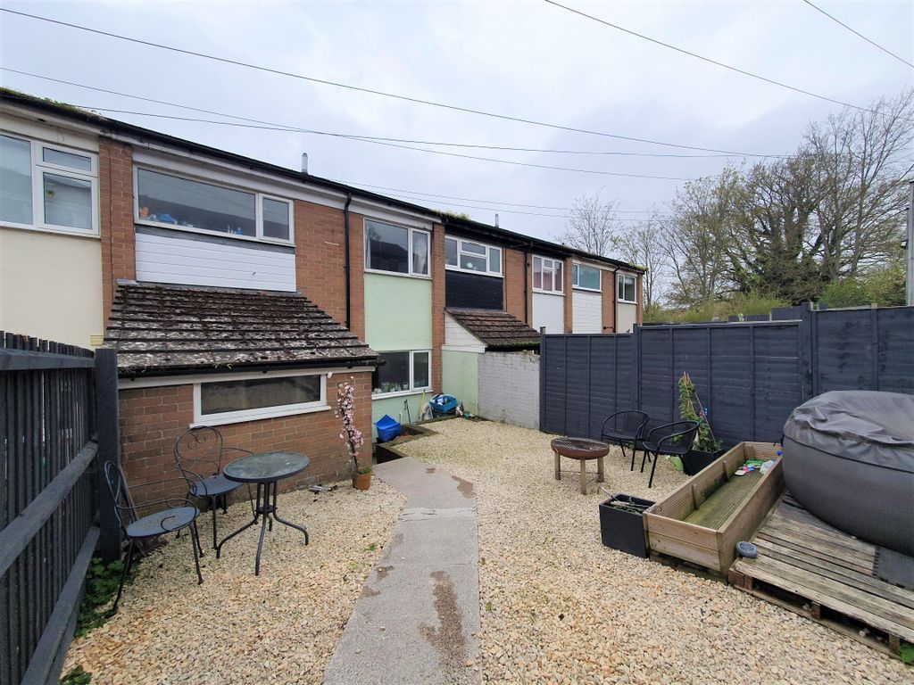 3 bed terraced house for sale in Woburn Road, Yeovil BA21 Zoopla