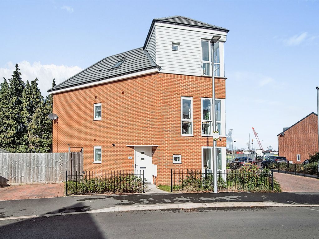 4 bed detached house for sale in Laura Roberts Close, West Bromwich B70