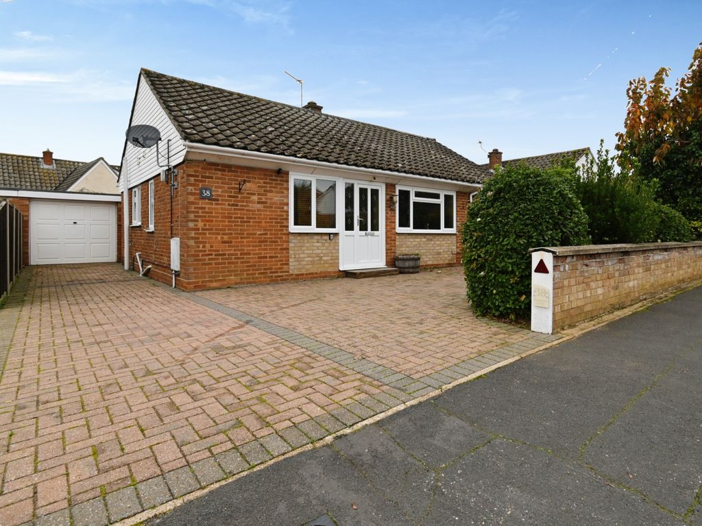 3 bed bungalow for sale in Hubbard Close, Wymondham, Norfolk NR18 Zoopla