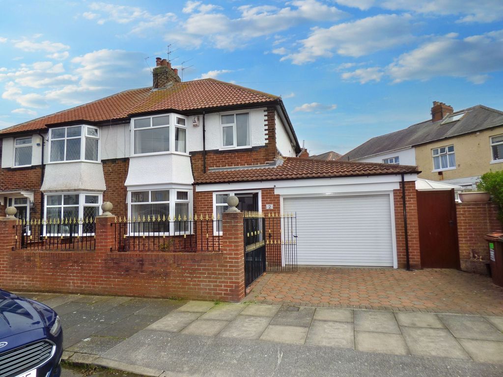 3 bed semidetached house for sale in Alderwood Crescent, Newcastle