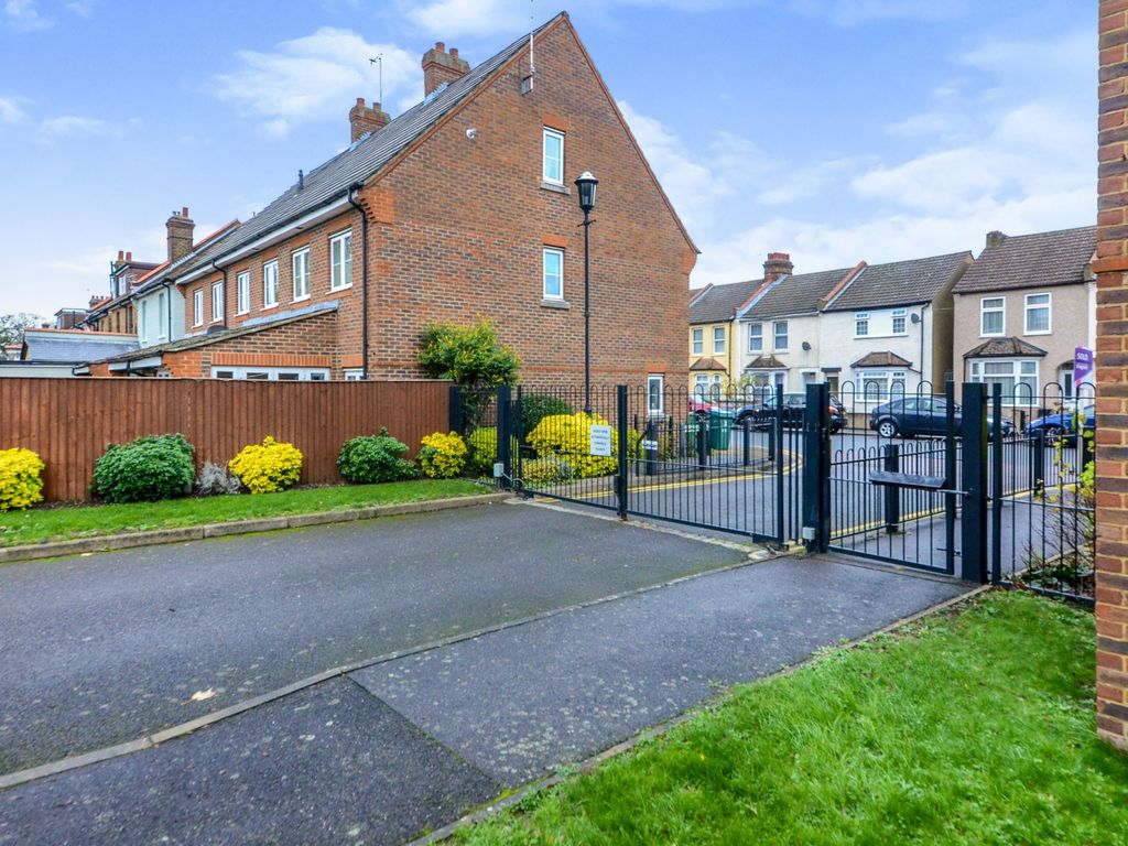 2 bed flat to rent in Premier Place, Watford WD18 Zoopla