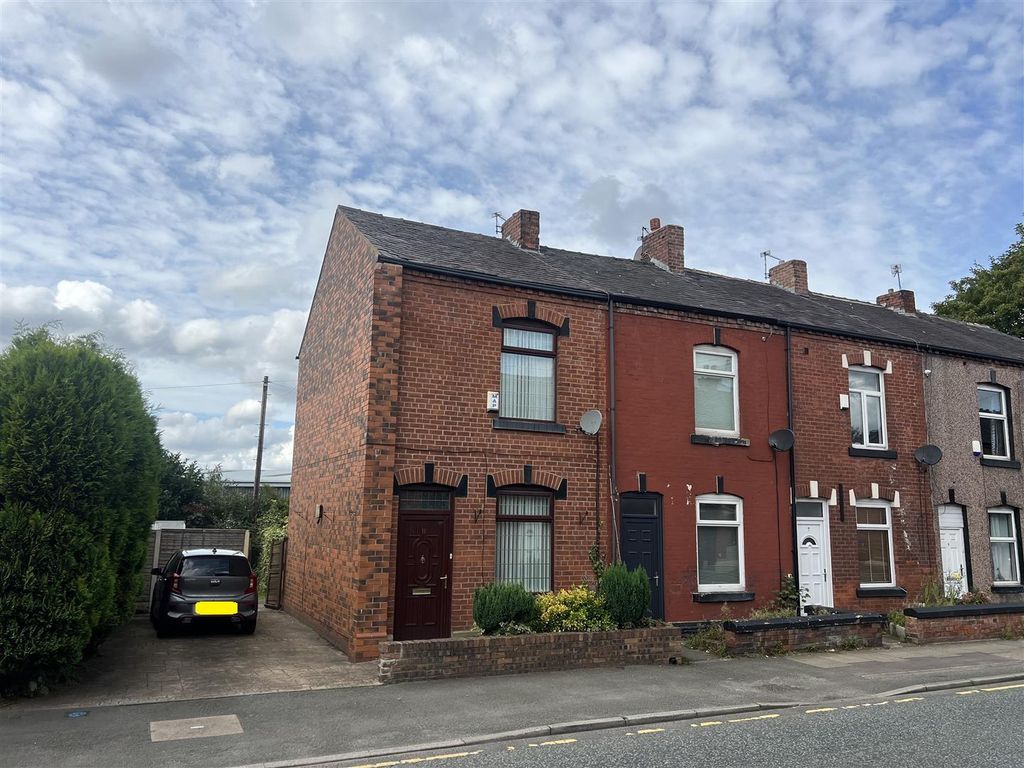 2 bed end terrace house for sale in Victoria Road, Dukinfield SK16, £