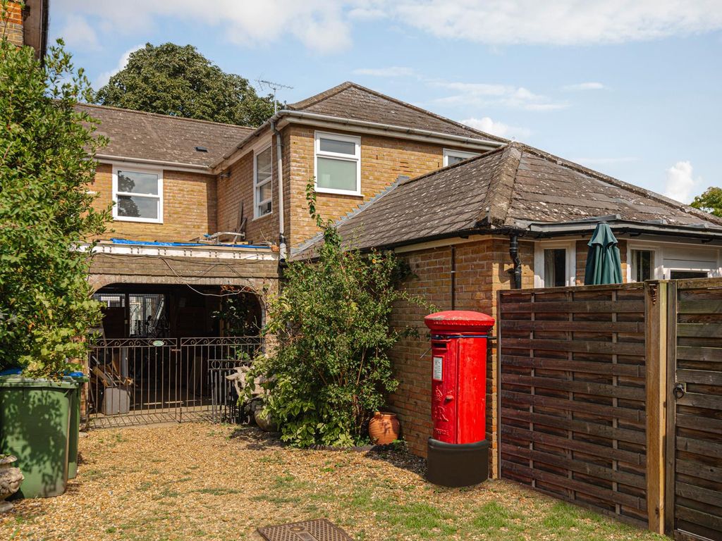 6 bed linkdetached house for sale in Palace Road, East Molesey KT8, £