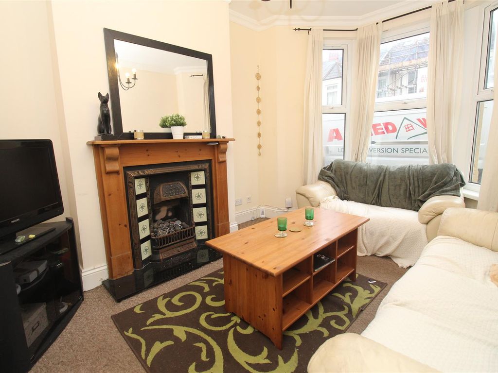 4 bed property to rent in Tewkesbury Place, Cathays, Cardiff CF24, £