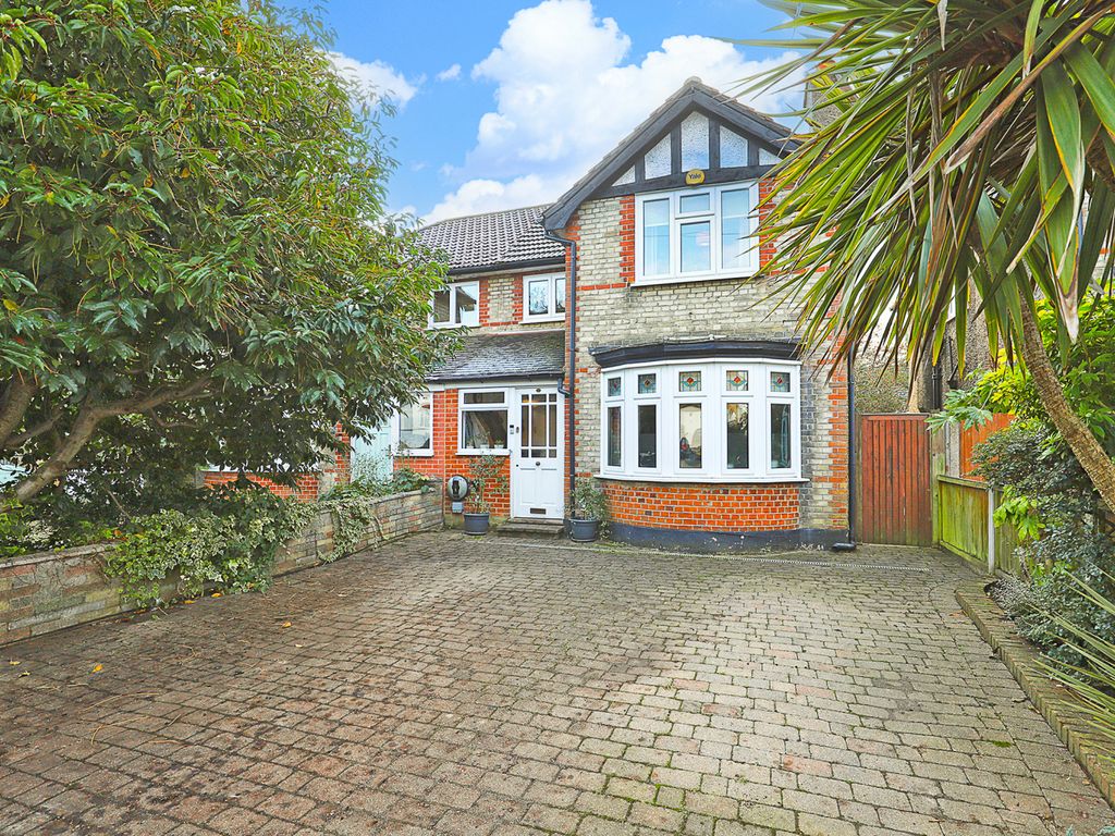 3 bed semidetached house for sale in Englands Lane, Loughton, Essex