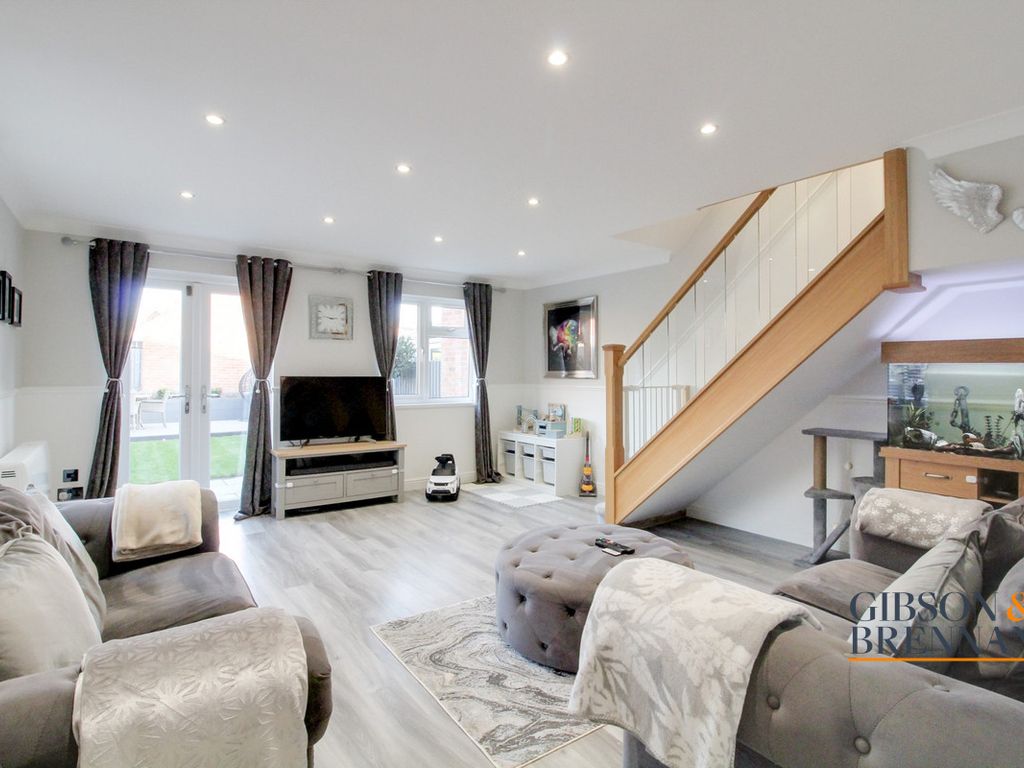 3 bed end terrace house for sale in Benham Walk, Basildon SS13 Zoopla