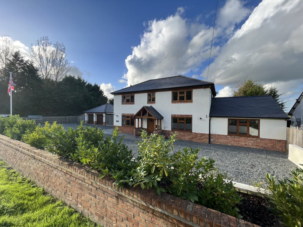 4 bed detached house to rent in Station Fields, Fenny Compton, Southam