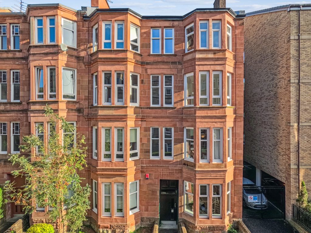 1 bed flat for sale in Skirving Street, Shawlands, Glasgow G41, £