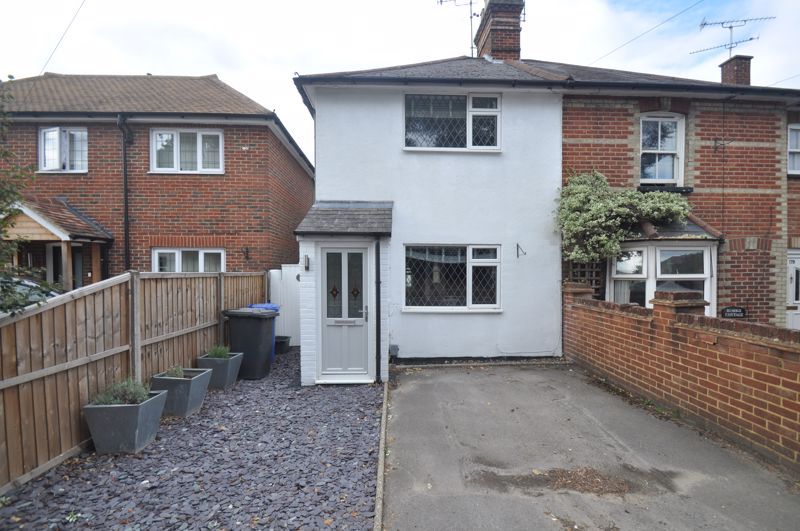 2 bed semidetached house for sale in Aldershot Road, Church Crookham