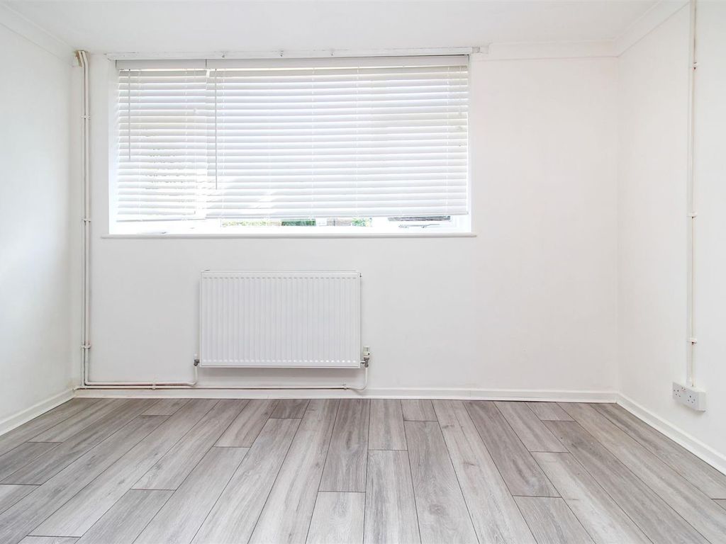 3 bed terraced house to rent in Micklefield Road, Hemel Hempstead HP2