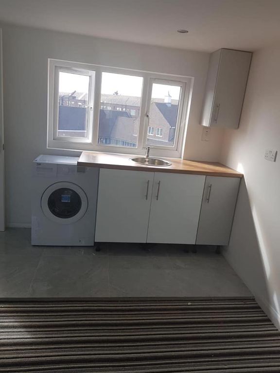 Studio to rent in Ewell Road, Surbiton KT6, £1,100 pcm Zoopla
