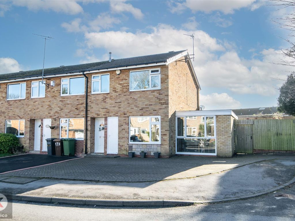 3 bed end terrace house for sale in Nethercote Gardens, Shirley