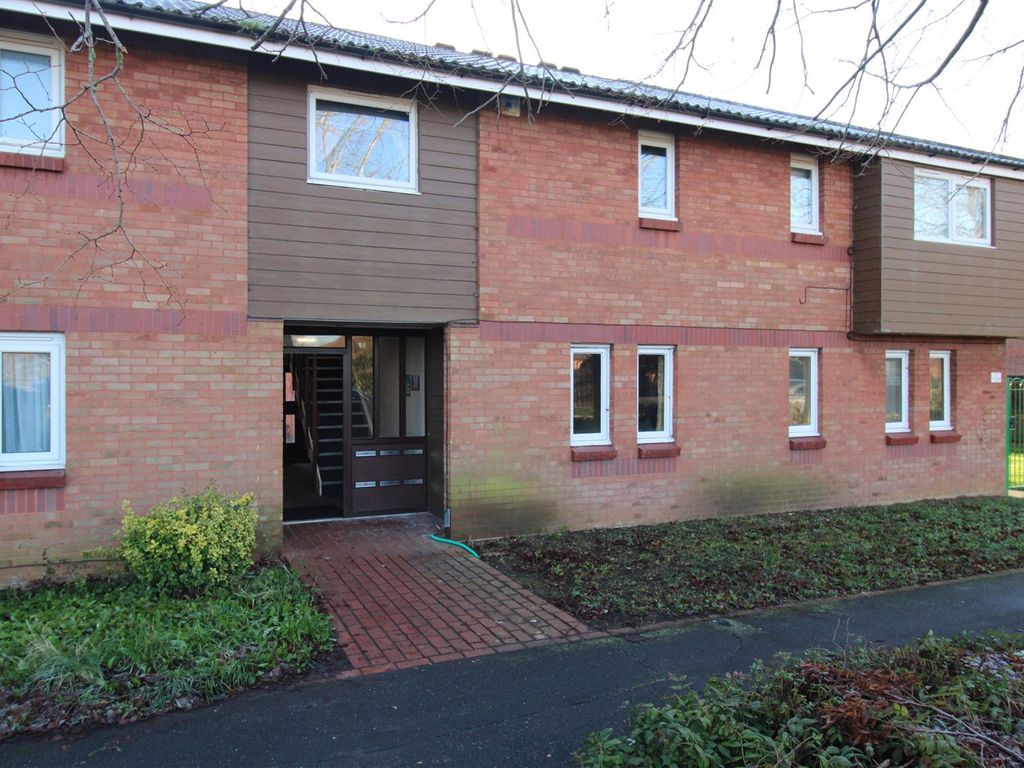 2 bed flat to rent in Gatenby, Werrington, Peterborough PE4, £725 pcm