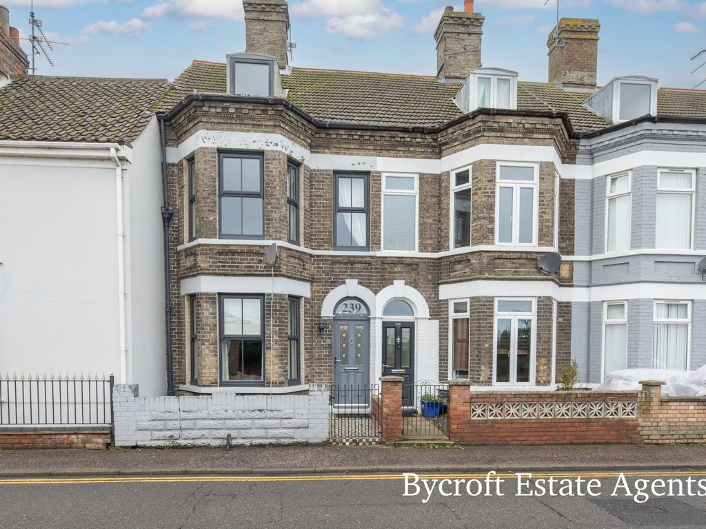 4 bed terraced house for sale in High Street, Gorleston, Great Yarmouth