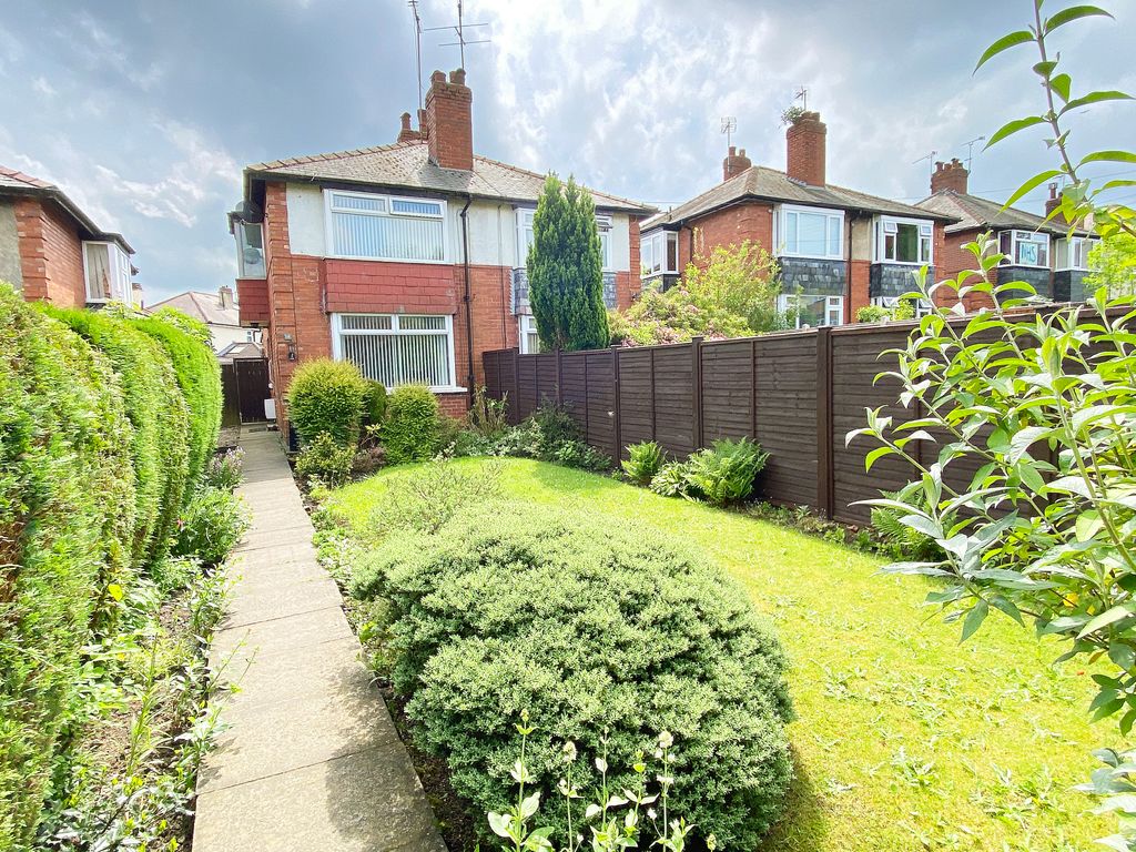 3 bed semidetached house for sale in Greenfields Avenue, Harrogate HG2