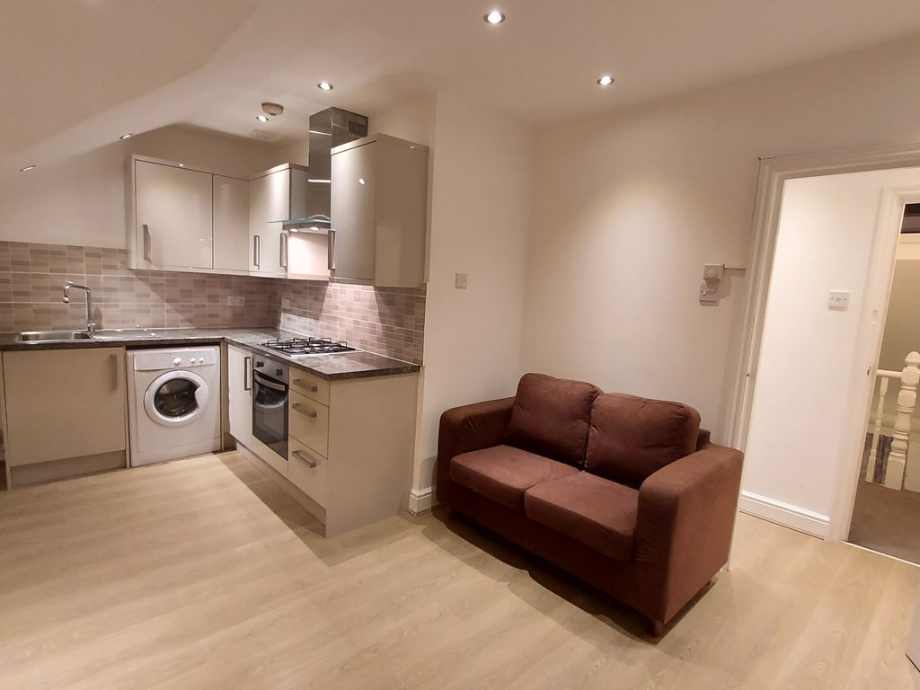 1 bed flat to rent in Upper Clapton Road, Clapton, Hackney E5, £1,500