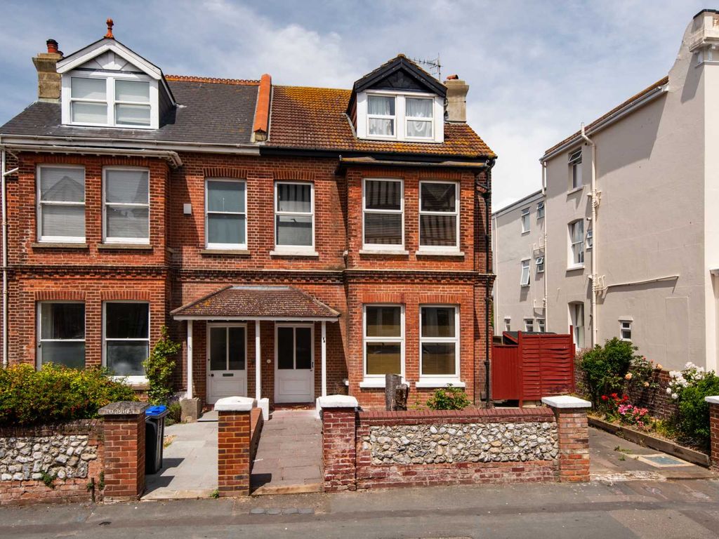 Studio to rent in Rowlands Road, Worthing BN11, £795 pcm Zoopla