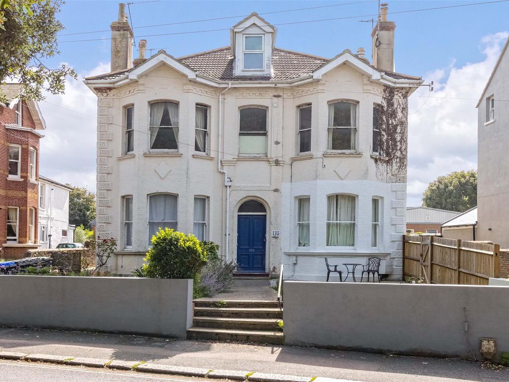4 bed flat for sale in Park Road, Worthing BN11, £280,000 Zoopla