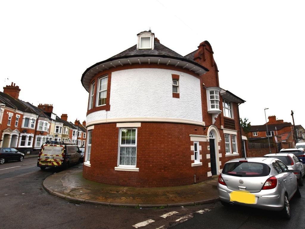 Room to rent in Abington Avenue, Abington, Northampton NN1, £525 pcm