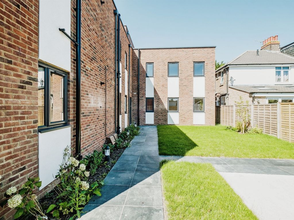 New home, 2 bed flat for sale in Greenland Road, Worthing BN13, £