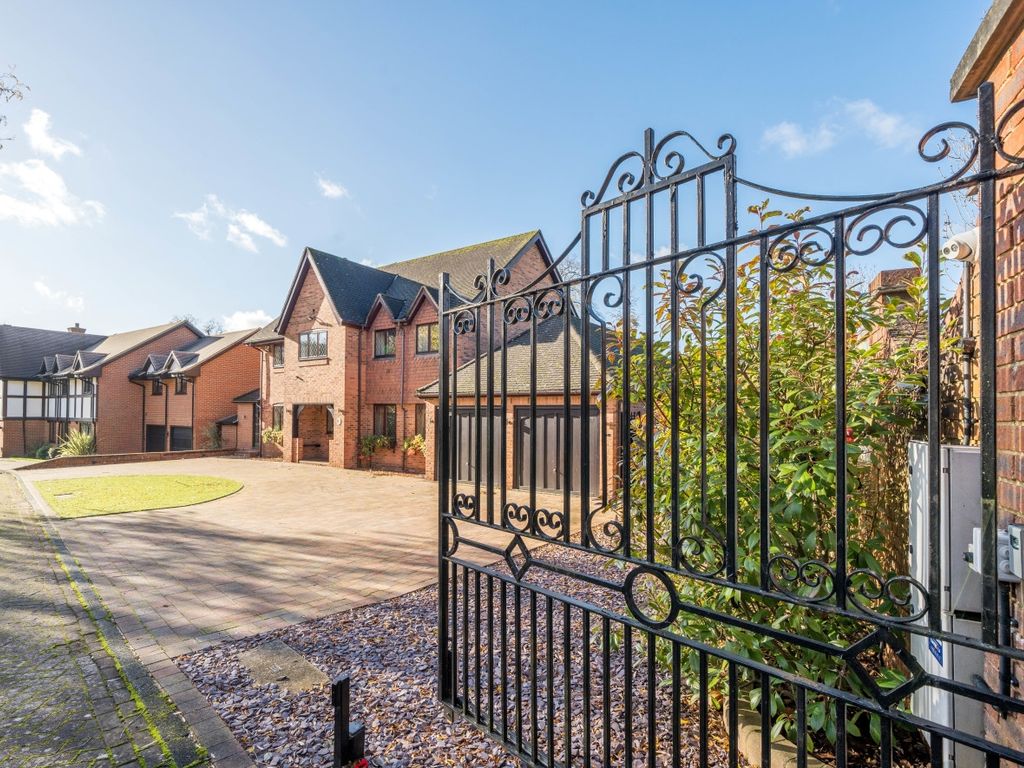 5 bed detached house for sale in Cookham Dene Close, Chislehurst BR7, £