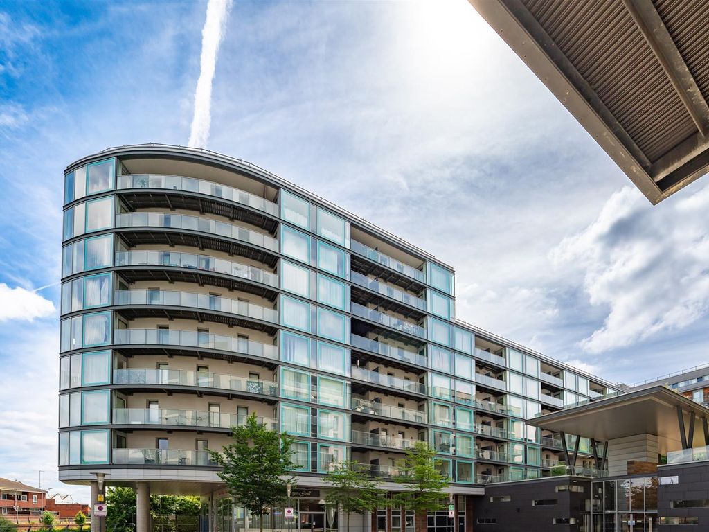 1 bed flat for sale in Station Approach, Cardinal Building, Hayes UB3