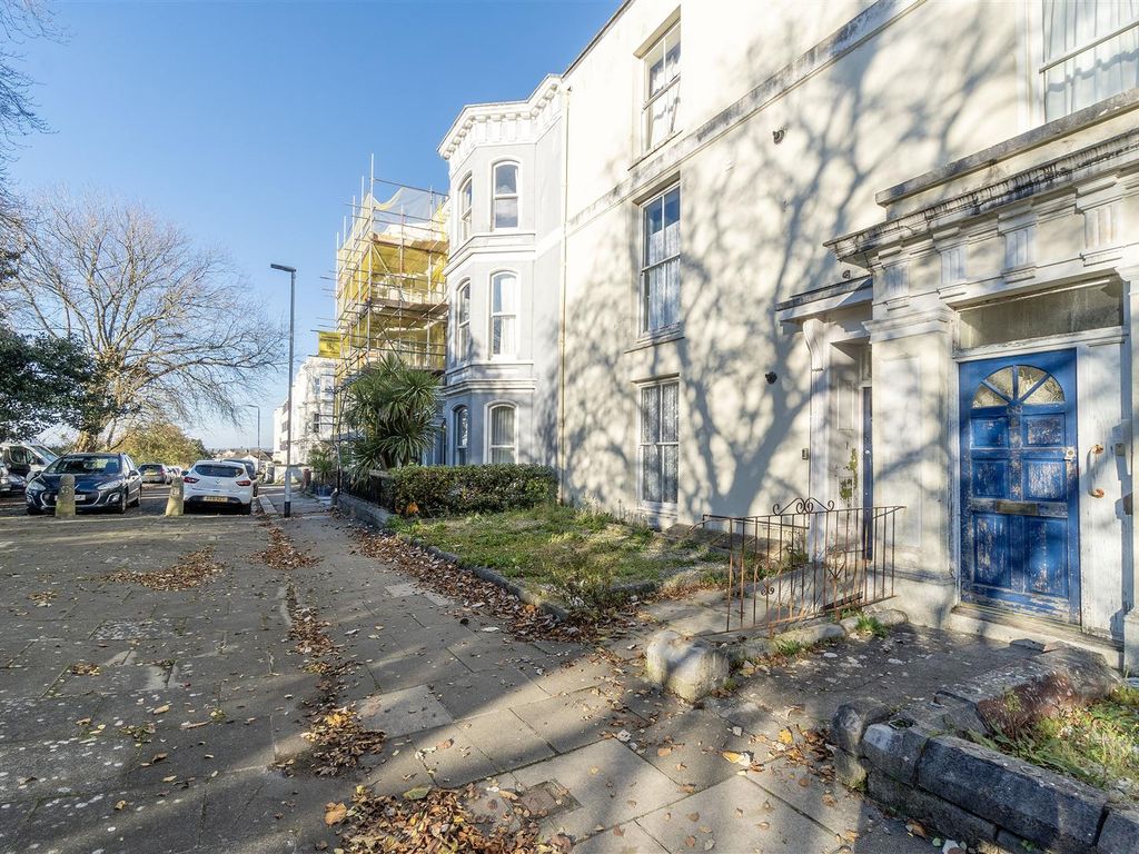 2 bed flat to rent in Exmouth Road, Stoke, Plymouth PL1, £825 pcm Zoopla