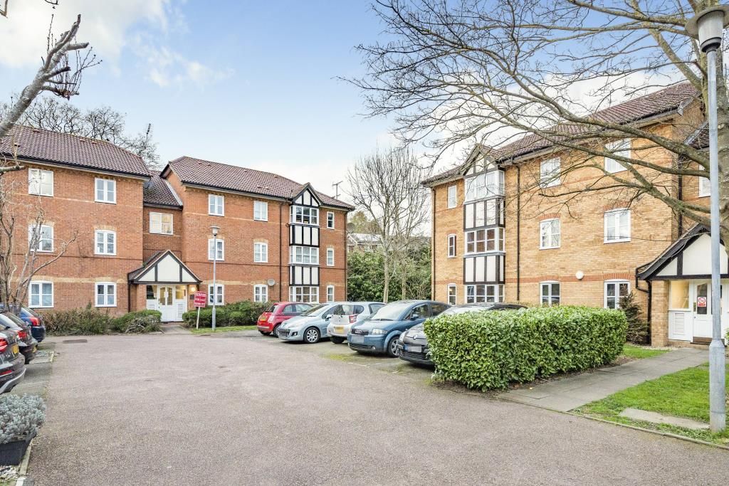 2 bed flat for sale in London EN5, £300,000 Zoopla