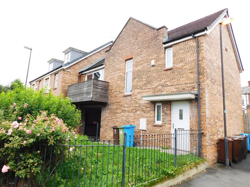 2 bed flat for sale in Barmouth Walk, Hollinwood, Oldham OL8 Zoopla