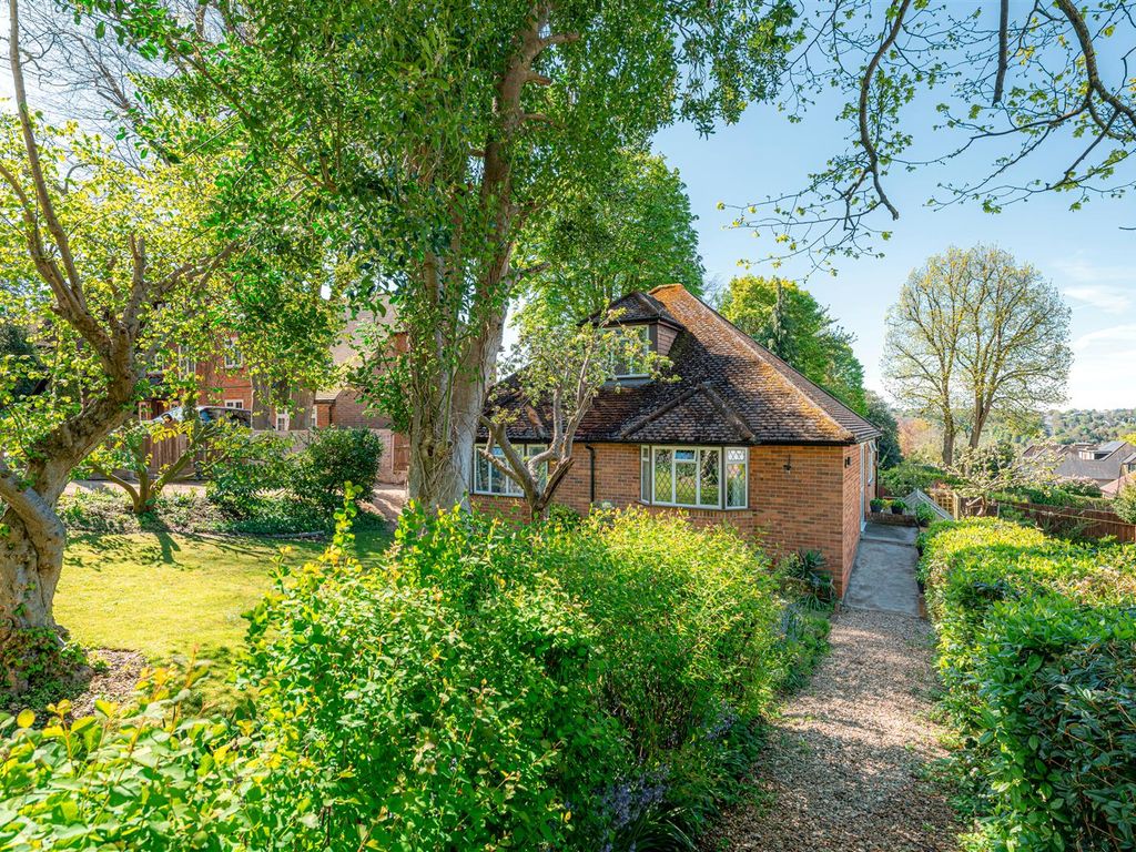 4 bed detached house for sale in Lucas Road, High HP13, £