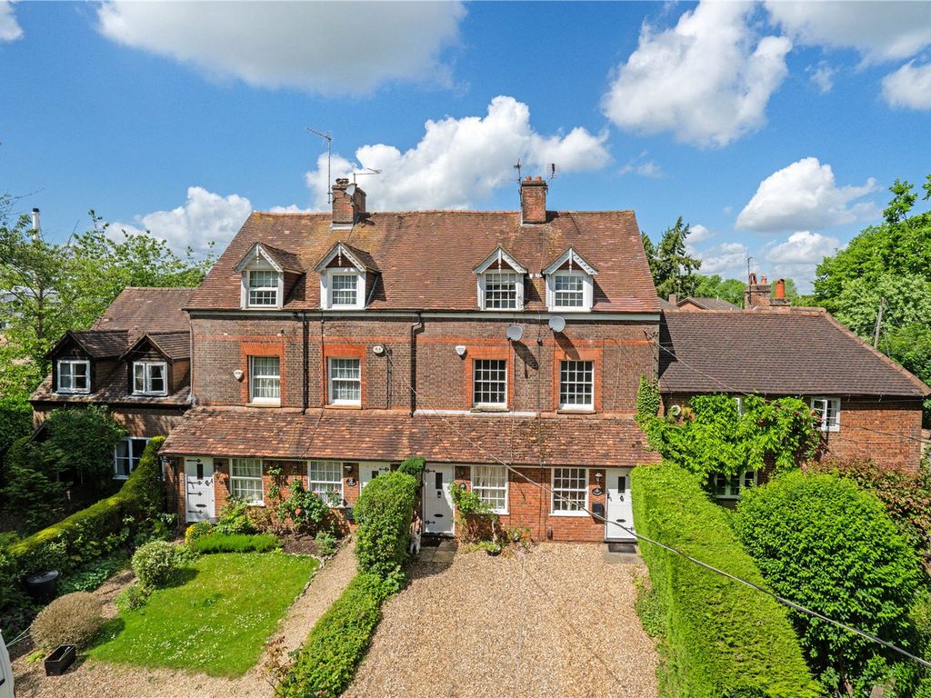 3 bed terraced house for sale in Finch Lane, Amersham, Buckinghamshire