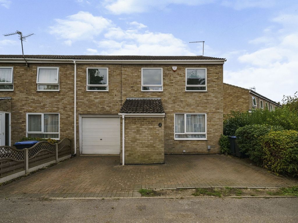 4 bed end terrace house for sale in Grove Meadow, Welwyn Garden City