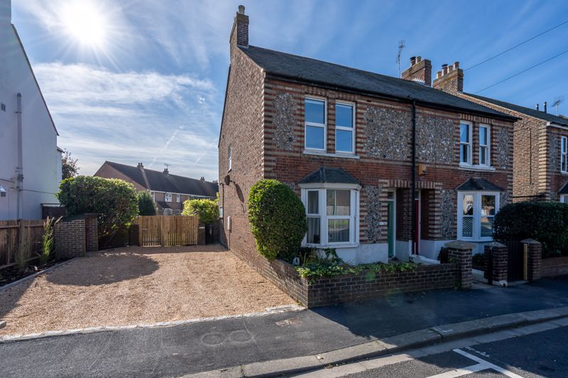 2 bed flat to rent in Spitalfield Lane, Chichester PO19, £1,200 pcm