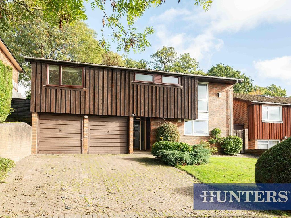 4 bed detached house for sale in Grafton Park Road, Worcester Park KT4