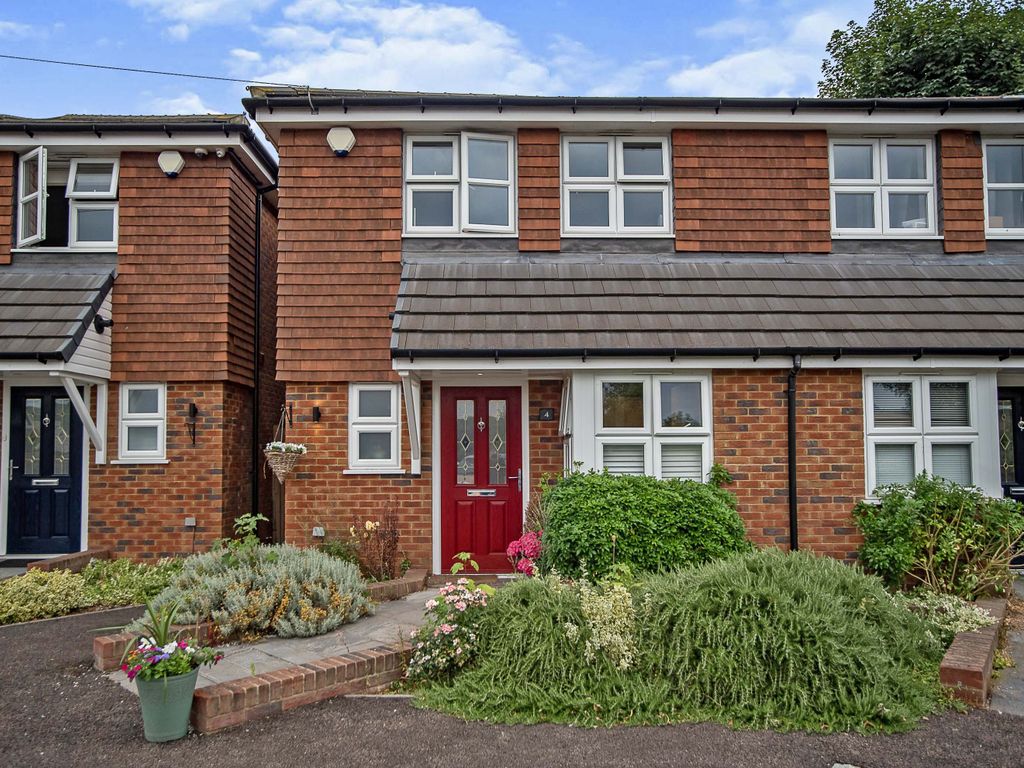 2 bed semidetached house for sale in Lambourne Close, Farningham